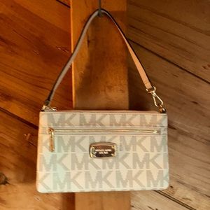 Micheal Kors Wristlet